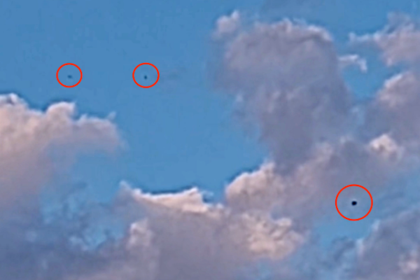 Black UFOs changing shape over Illinois USA Aug 23, 2026 UFO UAP Sighting News.