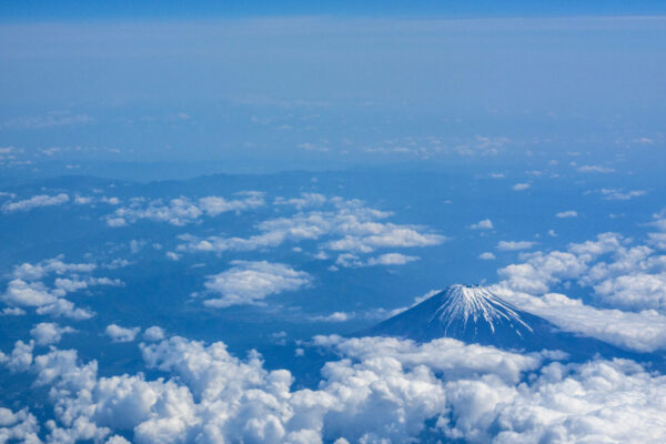 A Father Left His Tired 7-Year-Old on a Bench on Mount Fuji and Kept Climbing Toward the Summit with His Other Son