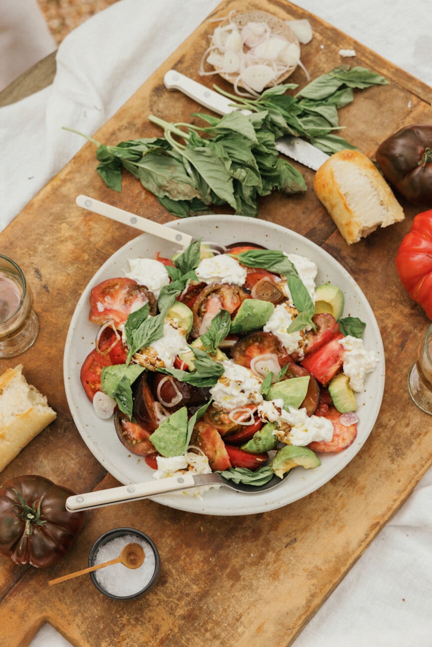 Avocado caprese salad_quick summer dinners