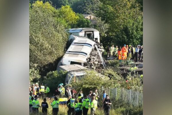 UK Emergency Services Working on Site of Train Derailment in Essex – Major Incident Declared – 11 People Injured