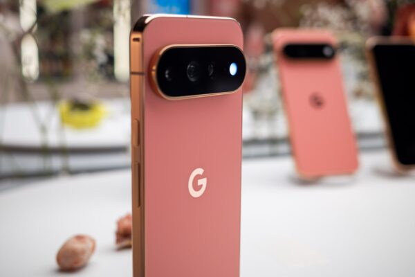 Google Pixel phones are getting emoji size settings