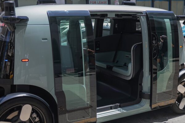 Amazons robotaxi Zoox launches first paid service in U.S.