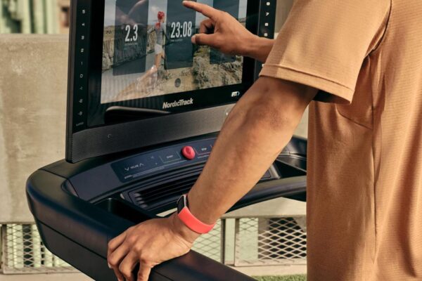 Get the Fitbit that shares heart rate info with gym equipment while it’s just 5