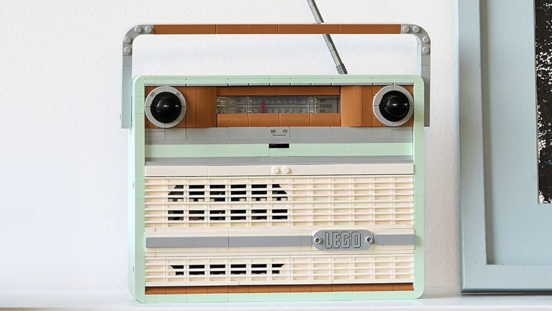 lego icons retro radio on a mantle