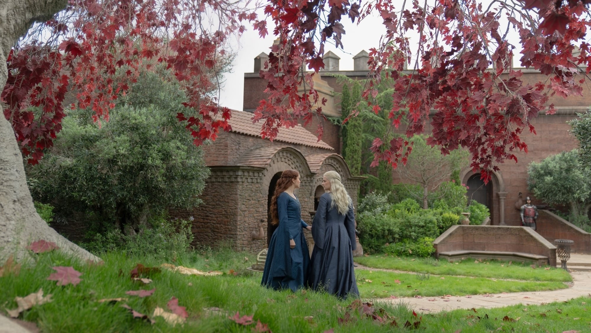 Alicent (Olivia Cooke) and Helaena (Phia Saban) in "House of the Dragon."