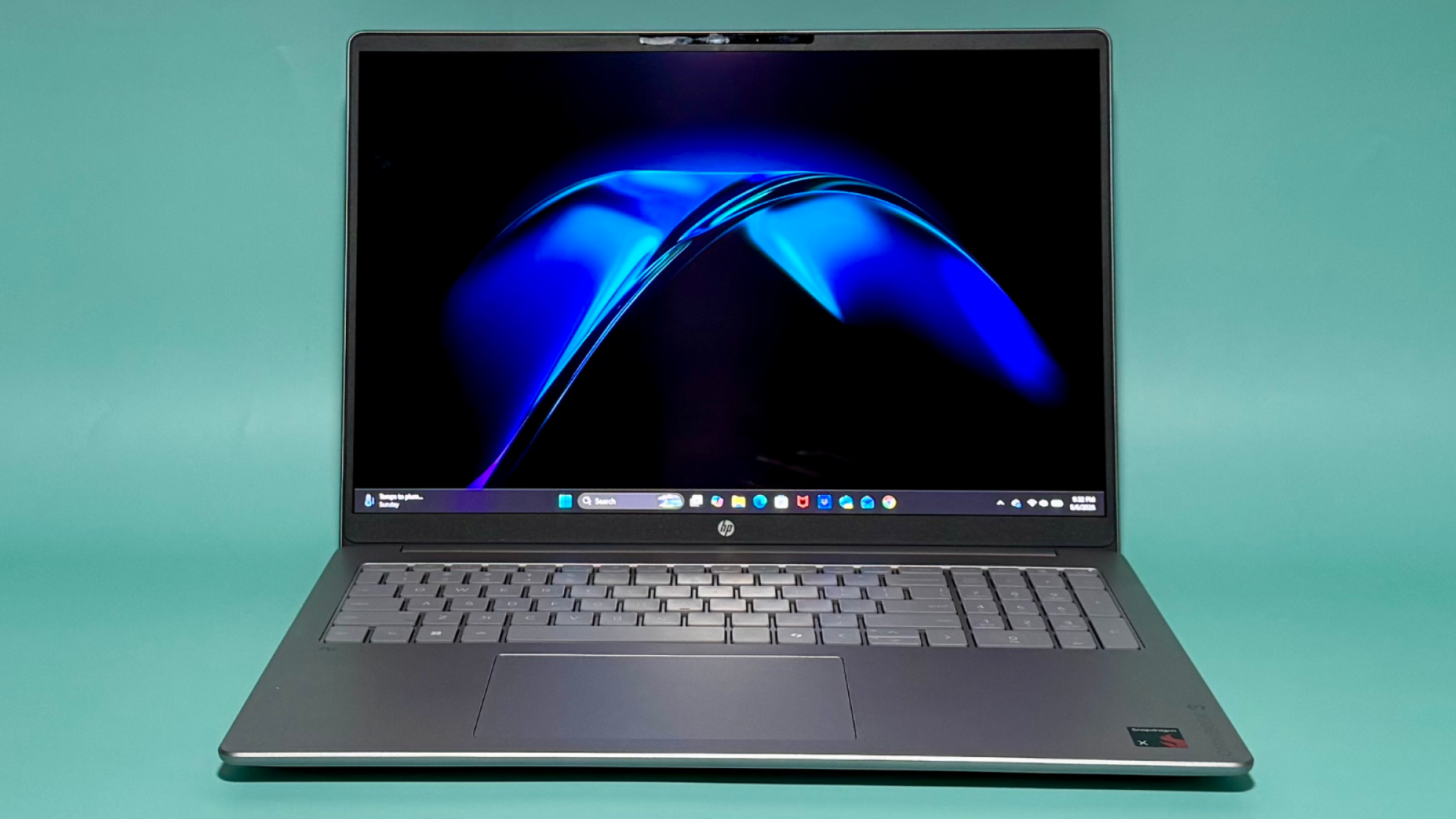 the hp omnibook 3 16 against an aqua background