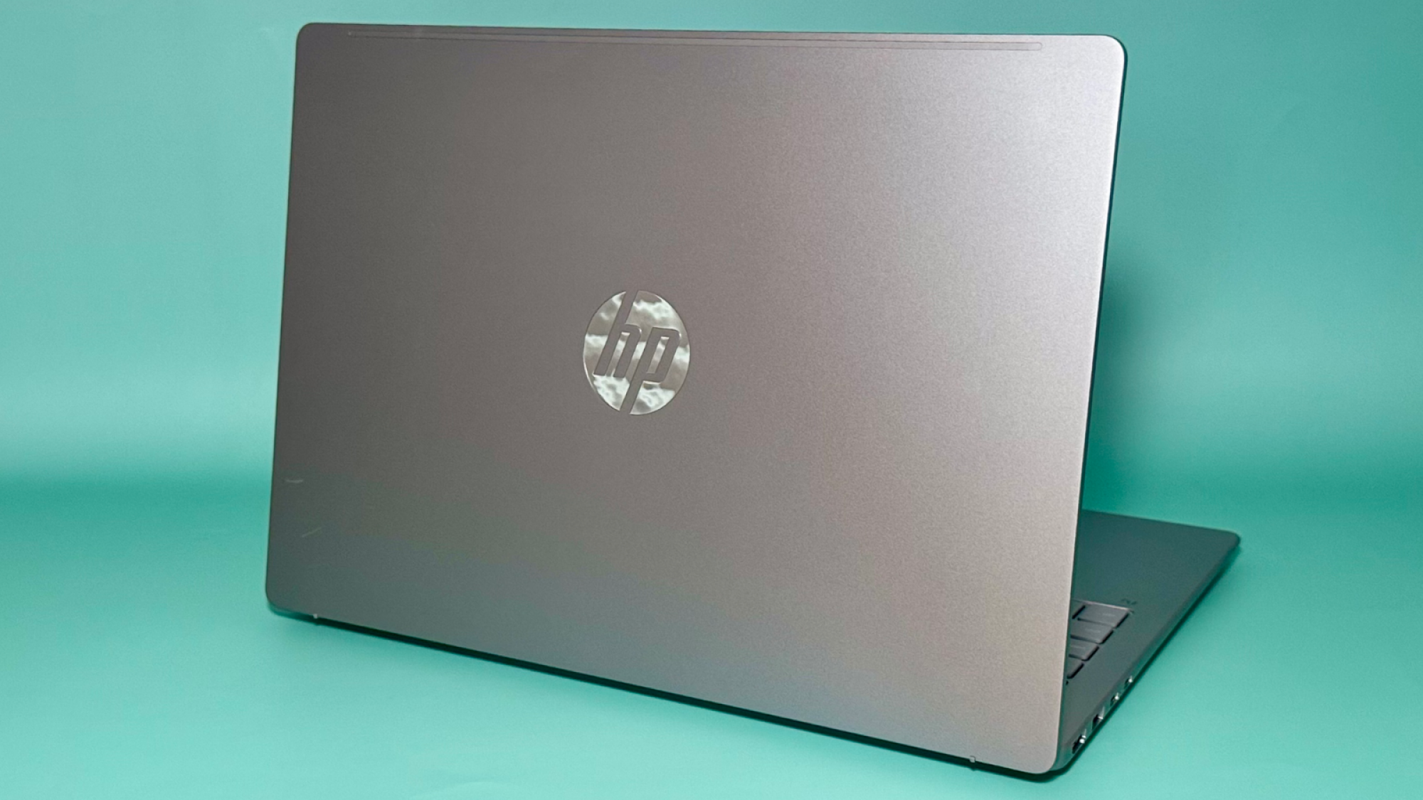 the back of the hp omnibook 3 16