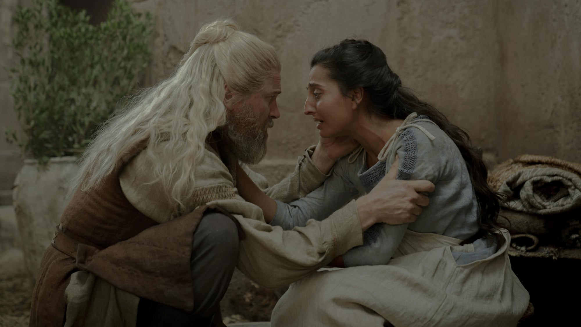 Kieran Bew and Ellora Torchia in "House of the Dragon."