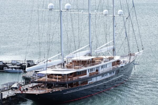 Jeff Bezos Docked His 0 Million Superyacht in Australia’s Croc Country While Crew Waits for “the Boss”