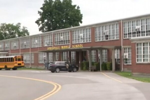 HEROES: Middle School Students Tackle Classmate Attacking Teacher With a Knife and Subdue Him Until Police Arrive (VIDEO)