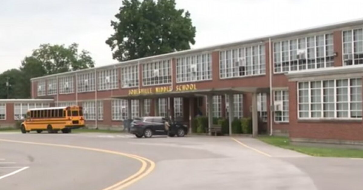 HEROES: Middle School Students Tackle Classmate Attacking Teacher With a Knife and Subdue Him Until Police Arrive (VIDEO)
