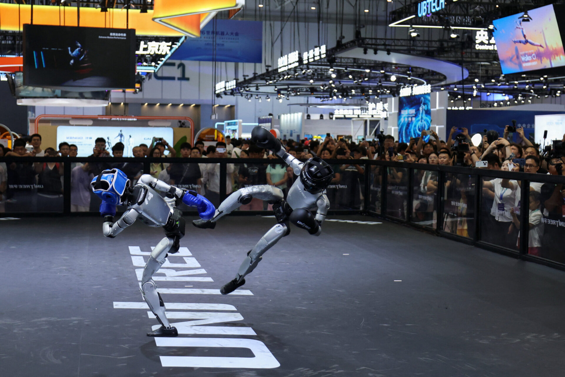Robots Are Cage Fighting Like They’re in Street Fighter in China Right Now
