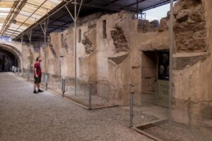 1500-year-old ancient hidden rooms and paintings