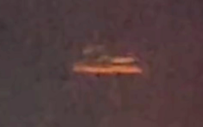V Shaped UFO hovering low over Mason, Iowa, USA Aug 29, 2026 UAP sighting news  👽 👀😱