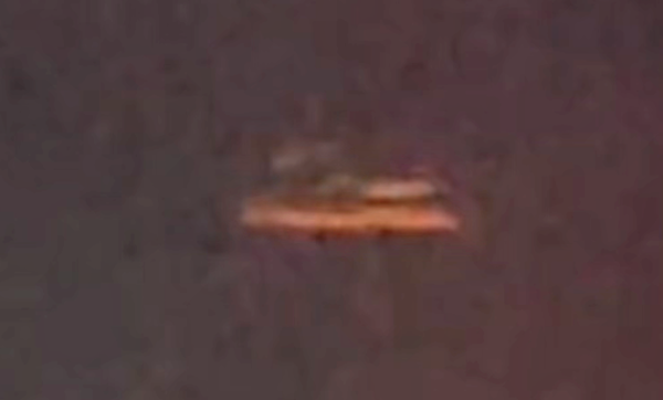 V Shaped UFO hovering low over Mason, Iowa, USA Aug 29, 2026 UAP sighting news  👽 👀😱