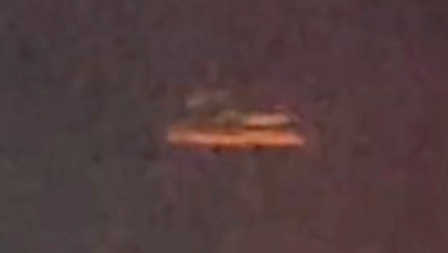 V Shaped UFO hovering low over Mason, Iowa, USA Aug 29, 2026 UAP sighting news  👽 👀😱