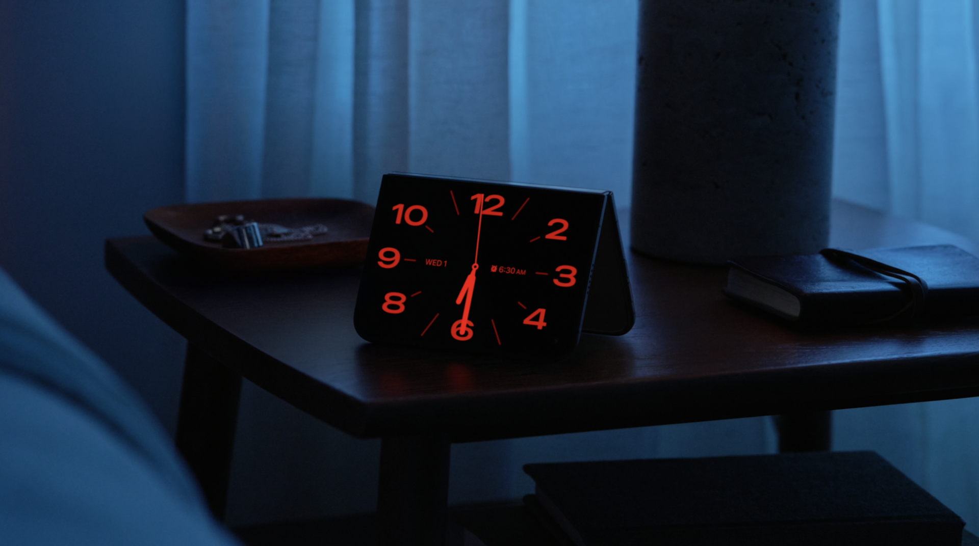 the iPhone Duo as a bedside clock