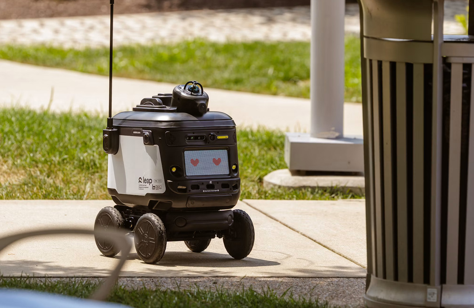 Robot.com partners with Sodexo to roll out more sidewalk delivery robots